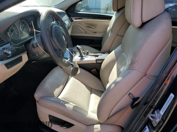 2011 BMW 5 Series 550i z VIN WBAFR9C59BC270466, wystawiony jako Copart lot #49462435 z przebiegiem 160 825 mil mil oraz Szkoda całkowita • Salvage title. Historia ofert i sprzedaży dostępna na DreamBid. Obrazek 7.