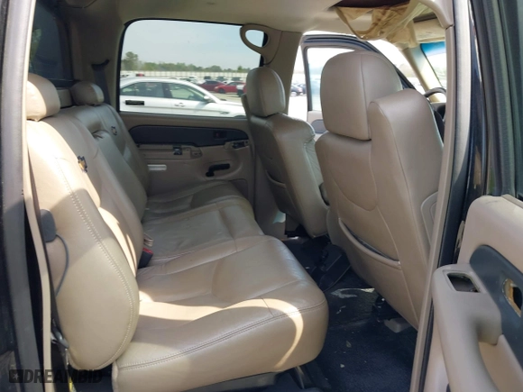 2002 Chevrolet Avalanche with VIN 3GNEC13T02G219796, listed as a IAAI auction lot 41902162 with 308,048 mi miles. Bid and sale history available at carsss.com. Image 8.