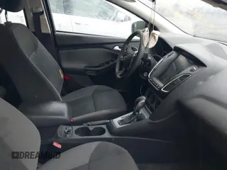2012 Ford Focus SE z VIN 1FAHP3F20CL138736, wystawiony jako IAAI lot #42315862 z przebiegiem 231 570 mil mil oraz . Historia ofert i sprzedaży dostępna na DreamBid. Obrazek 5.