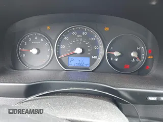 2010 Hyundai Santa Fe GLS z VIN 5NMSG3AB1AH346758, wystawiony jako IAAI lot #42352850 z przebiegiem 179 664 mil mil oraz . Historia ofert i sprzedaży dostępna na DreamBid. Obrazek 7.