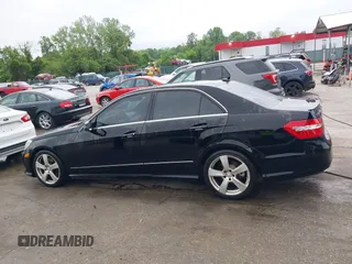 2011 Mercedes-Benz E 350 Luxury z VIN WDDHF8HB1BA427051, wystawiony jako IAAI lot #42091014 z przebiegiem Nie podano mil oraz . Historia ofert i sprzedaży dostępna na DreamBid. Obrazek 14.