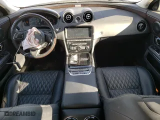 2019 Jaguar XJ with VIN SAJWA2GE6KMW22491, listed as a Copart auction lot 72712572 with 44,574 mi miles. Bid and sale history available at carsss.com. Image 8.