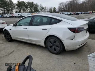 2022 Tesla Model 3 z VIN 5YJ3E1EA5NF324625, wystawiony jako Copart lot #46974745 z przebiegiem 106 617 mil mil oraz Szkoda całkowita • Salvage title. Historia ofert i sprzedaży dostępna na DreamBid. Obrazek 2.