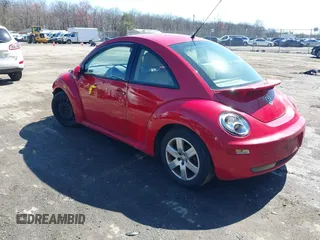 2007 Volkswagen New Beetle Coupe with VIN 3VWRW31C57M504628, listed as a IAAI auction lot 41842935 with 185,910 mi miles. Bid and sale history available at carsss.com. Image 3.