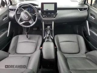 2024 Toyota Corolla Cross XLE z VIN 7MUDAAAG4RV102983, wystawiony jako Copart lot #50891575 z przebiegiem 12 023 mil mil oraz Szkoda całkowita • Salvage title. Historia ofert i sprzedaży dostępna na DreamBid. Obrazek 8.