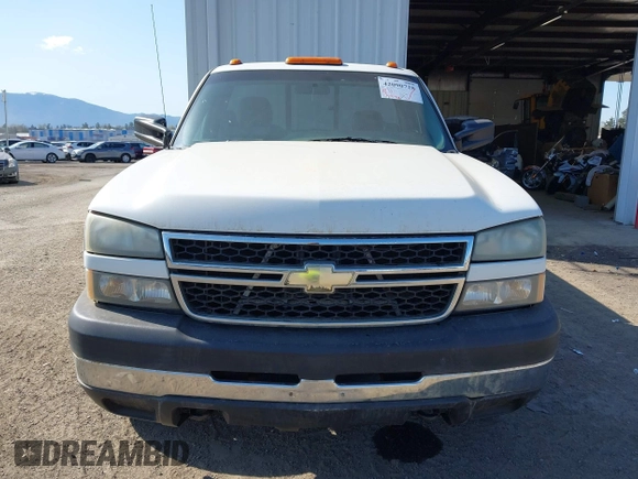 2007 Chevrolet Silverado 3500 SRW Wrk Trk with VIN 1GCHK34UX7E103046, listed as a IAAI auction lot 42090728 with 55,376 mi miles. Bid and sale history available at carsss.com. Image 12.