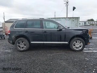 2009 Volkswagen Touareg 2 VR6 with VIN WVGBE77L29D010730, listed as a IAAI auction lot 41109415 with 230,325 mi miles. Bid and sale history available at carsss.com. Image 13.