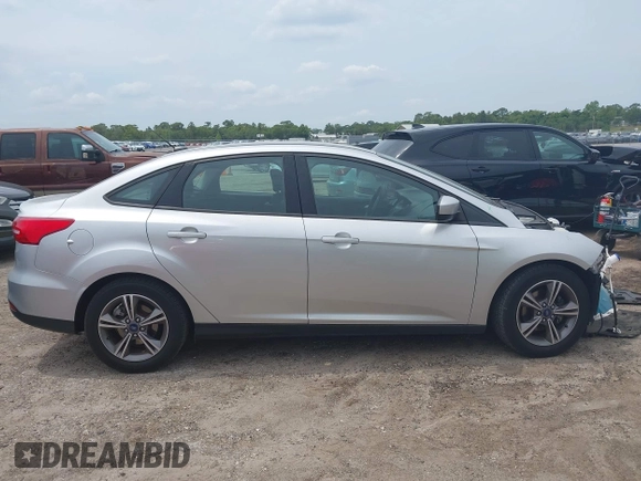 2018 Ford Focus SE z VIN 1FADP3FE4JL214013, wystawiony jako IAAI lot #42180138 z przebiegiem 72 550 mil mil oraz . Historia ofert i sprzedaży dostępna na DreamBid. Obrazek 13.
