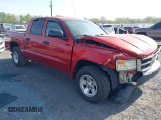 2008 Dodge Dakota z VIN 1D7HW38K48S522497, wystawiony jako IAAI lot #42104761 z przebiegiem 244 129 mil mil oraz . Historia ofert i sprzedaży dostępna na DreamBid. Obrazek 1.
