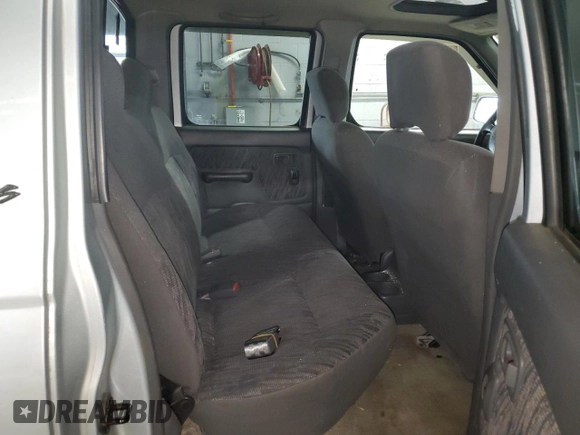 2000 Nissan Frontier XE z VIN 1N6ED27Y0YC391322, wystawiony jako Copart lot #60598405 z przebiegiem Nie podano mil oraz Czysty tytuł • Clean title. Historia ofert i sprzedaży dostępna na DreamBid. Obrazek 10.