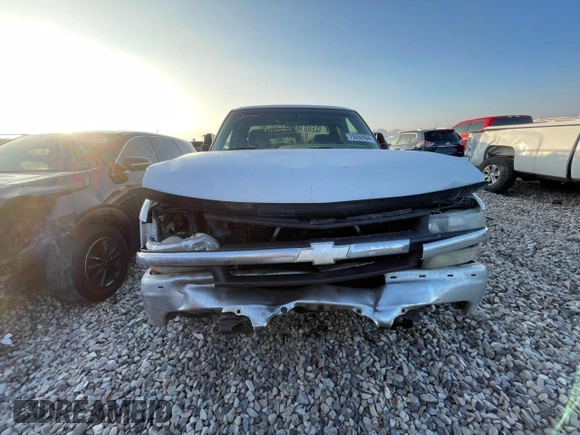 2001 Chevrolet Silverado 1500 LS with VIN 1GCEC19V11E232175, listed as a Copart auction lot 79202904 with 309,623 mi miles and Salvage Title. Bid and sale history available at DreamBid. Image 5.