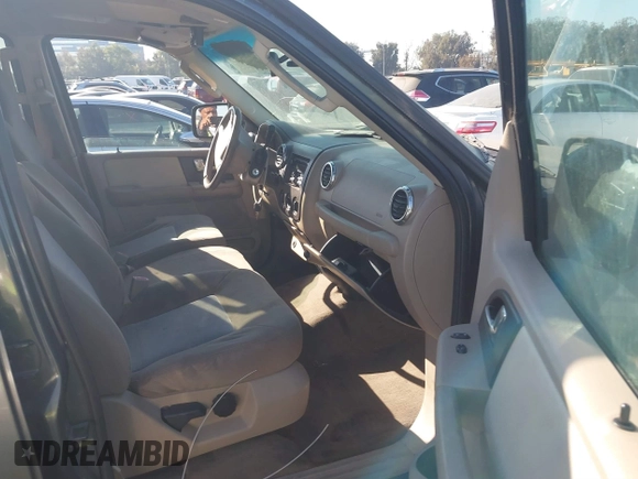 2003 Ford Expedition XLT Value with VIN 1FMPU16W43LA84570, listed as a IAAI auction lot 40937219 with 161,893 mi miles. Bid and sale history available at carsss.com. Image 5.