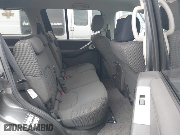 2005 Nissan Pathfinder SE with VIN 5N1AR18U55C760465, listed as a IAAI auction lot 41827578 with 236,946 mi miles. Bid and sale history available at carsss.com. Image 8.