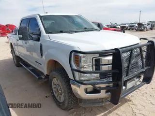 2018 Ford F-250 XL z VIN 1FT7W2BT8JEC78214, wystawiony jako IAAI lot #42225981 z przebiegiem 250 573 mil mil oraz . Historia ofert i sprzedaży dostępna na DreamBid. Obrazek 1.