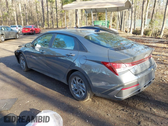 2024 Hyundai Elantra SEL z VIN KMHLM4DGXRU832768, wystawiony jako IAAI lot #41826429 z przebiegiem 11 221 mil mil oraz . Historia ofert i sprzedaży dostępna na DreamBid. Obrazek 3.