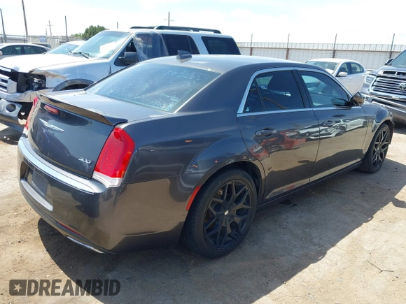 2017 Chrysler 300 Limited z VIN 2C3CCAAG9HH538701, wystawiony jako IAAI lot #42354339 z przebiegiem 153 985 mil mil oraz . Historia ofert i sprzedaży dostępna na DreamBid. Obrazek 4.