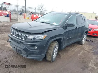 2025 Jeep Compass Latitude с VIN 3C4NJDBN2ST548767, выставлен на аукционе IAAI как лот 41747520 с пробегом 1 888 миль миль и . История ставок и продаж доступна на DreamBid. Изображение 17.