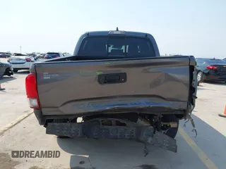 2021 Toyota Tacoma SR z VIN 5TFAX5GN8MX192277, wystawiony jako IAAI lot #42277081 z przebiegiem 66 322 mil mil oraz . Historia ofert i sprzedaży dostępna na DreamBid. Obrazek 17.