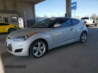 2014 Hyundai Veloster z VIN KMHTC6AD5EU200473, wystawiony jako Copart lot #52767775 z przebiegiem 85 857 mil mil oraz Szkoda całkowita • Salvage title. Historia ofert i sprzedaży dostępna na DreamBid. Obrazek 1.