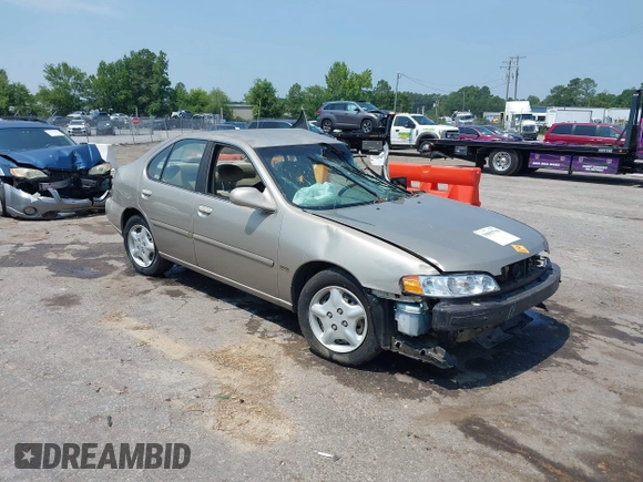 2001 Nissan Altima GXE with VIN 1N4DL01D01C211814, listed as a IAAI auction lot 39859798 with 1 mi miles. Bid and sale history available at carsss.com. Image 1.