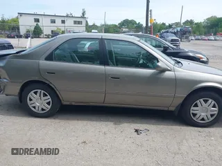 2001 Toyota Camry CE z VIN 4T1BG22K51U032141, wystawiony jako IAAI lot #42332835 z przebiegiem 143 313 mil mil oraz . Historia ofert i sprzedaży dostępna na DreamBid. Obrazek 14.