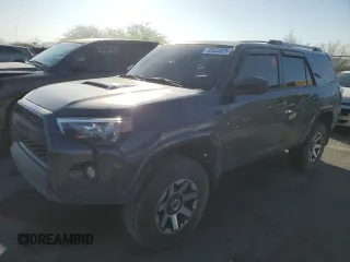 2018 Toyota 4Runner SR5 z VIN JTEBU5JR8J5485222, wystawiony jako Copart lot #52633325 z przebiegiem 107 412 mil mil oraz Szkoda całkowita • Salvage title. Historia ofert i sprzedaży dostępna na DreamBid. Obrazek 1.