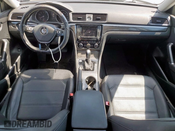2017 Volkswagen Passat SE z VIN 1VWGT7A35HC074710, wystawiony jako Copart lot #57789935 z przebiegiem 117 351 mil mil oraz Szkoda całkowita • Salvage title. Historia ofert i sprzedaży dostępna na DreamBid. Obrazek 8.