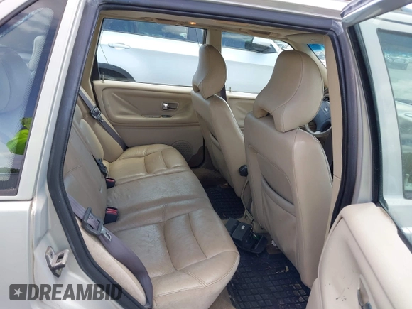 2000 Volvo S70 с VIN YV1LS56D5Y2661189, выставлен на аукционе IAAI как лот 42362551 с пробегом 197 541 миль миль и . История ставок и продаж доступна на DreamBid. Изображение 8.