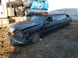 2003 Lincoln Town Car Executive z VIN 1L1FM81W23Y609867, wystawiony jako Copart lot #89137665 z przebiegiem 175 211 mil mil oraz Szkoda całkowita • Salvage title. Historia ofert i sprzedaży dostępna na DreamBid. Obrazek 1.