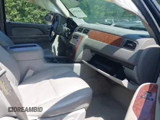 2007 Chevrolet Suburban LTZ with VIN 1GNFK16307J125636, listed as a IAAI auction lot 42622246 with Not provided miles and . Bid and sale history available at DreamBid. Image 5.
