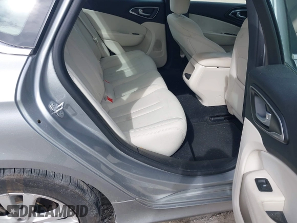 2016 Chrysler 200 Limited with VIN 1C3CCCAB0GN183682, listed as a IAAI auction lot 41897334 with 33,371 mi miles. Bid and sale history available at carsss.com. Image 8.
