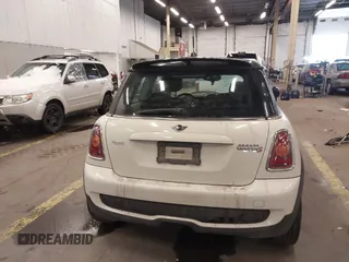 2009 MINI Hardtop S with VIN WMWMF73509TW85898, listed as a IAAI auction lot 41559954 with 97,186 mi miles and . Bid and sale history available at DreamBid. Image 16.