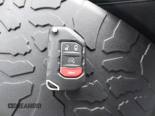 2022 Jeep Gladiator Texas Trail z VIN 1C6HJTAG0NL162804, wystawiony jako IAAI lot #41524087 z przebiegiem 17 652 mil mil oraz . Historia ofert i sprzedaży dostępna na DreamBid. Obrazek 11.