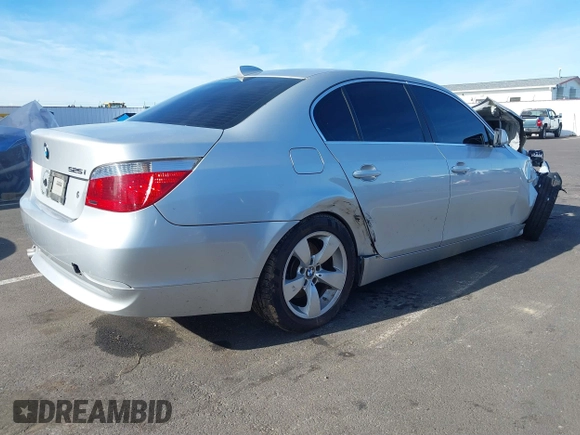 2007 BMW 5 Series 525i z VIN WBANE53517C661568, wystawiony jako IAAI lot #41560607 z przebiegiem Nie podano mil oraz . Historia ofert i sprzedaży dostępna na DreamBid. Obrazek 4.
