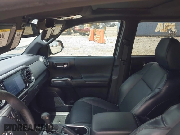 2020 Toyota Tacoma SR5 z VIN 3TMAZ5CN8LM138501, wystawiony jako IAAI lot #42321412 z przebiegiem 81 806 mil mil oraz . Historia ofert i sprzedaży dostępna na DreamBid. Obrazek 18.