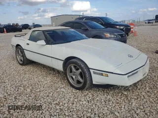 1990 Chevrolet Corvette z VIN 1G1YY3384L5108491, wystawiony jako Copart lot #80079124 z przebiegiem 133 543 mil mil oraz Czysty tytuł • Clean title. Historia ofert i sprzedaży dostępna na DreamBid. Obrazek 4.