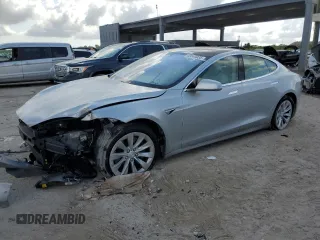 2018 Tesla Model S 75D with VIN 5YJSA1E28JF262521, listed as a Copart auction lot 43563035 with 48,377 mi miles and Salvage Title. Bid and sale history available at DreamBid. Image 1.