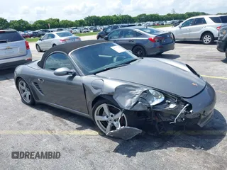 2007 Porsche Boxster z VIN WP0CA29877U710966, wystawiony jako IAAI lot #39794748 z przebiegiem 147 803 mil mil oraz . Historia ofert i sprzedaży dostępna na DreamBid. Obrazek 1.