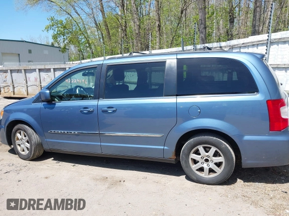 2012 Chrysler Town & Country Touring z VIN 2C4RC1BG1CR188505, wystawiony jako IAAI lot #42224196 z przebiegiem 200 852 mil mil oraz . Historia ofert i sprzedaży dostępna na DreamBid. Obrazek 14.