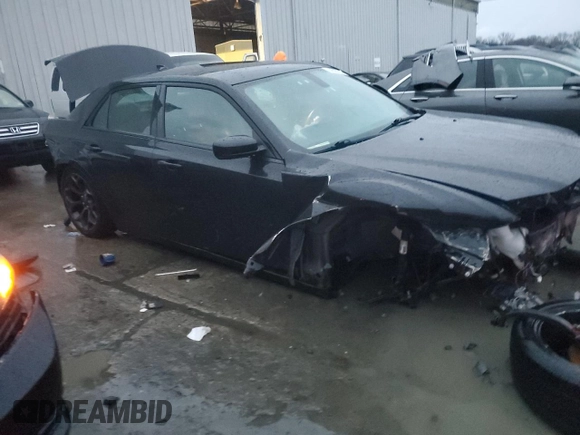 2020 Chrysler 300 S z VIN 2C3CCABG6LH137260, wystawiony jako Copart lot #84625114 z przebiegiem 92 330 mil mil oraz Szkoda całkowita • Salvage title. Historia ofert i sprzedaży dostępna na DreamBid. Obrazek 4.