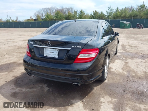2011 Mercedes-Benz C 300 Sport z VIN WDDGF8BB0BR187349, wystawiony jako IAAI lot #42099019 z przebiegiem 152 338 mil mil oraz . Historia ofert i sprzedaży dostępna na DreamBid. Obrazek 4.