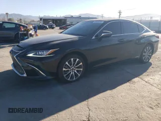 2021 Lexus ES 300h z VIN 58ADA1C12MU012758, wystawiony jako Copart lot #50065485 z przebiegiem 43 605 mil mil oraz Szkoda całkowita • Salvage title. Historia ofert i sprzedaży dostępna na DreamBid. Obrazek 1.