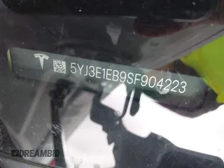 2025 Tesla Model 3 Long Range z VIN 5YJ3E1EB9SF904223, wystawiony jako IAAI lot #41611201 z przebiegiem 690 mil mil oraz . Historia ofert i sprzedaży dostępna na DreamBid. Obrazek 9.