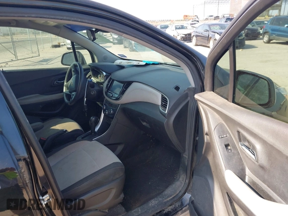 2020 Chevrolet Trax LS with VIN 3GNCJKSB5LL230068, listed as a IAAI auction lot 42390653 with 101,325 mi miles and . Bid and sale history available at DreamBid. Image 5.
