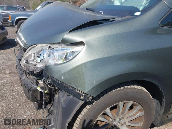 2018 Toyota Sienna XLE Auto Access Seat with VIN 5TDYZ3DC6JS931549, listed as a IAAI auction lot 41792676 with 115,673 mi miles. Bid and sale history available at carsss.com. Image 17.