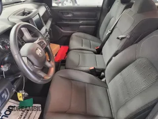 2024 Ram 1500 Tradesman z VIN 1C6RRFGG3RN221926, wystawiony jako IAAI lot #42849310 z przebiegiem 43 mil mil oraz . Historia ofert i sprzedaży dostępna na DreamBid. Obrazek 1.