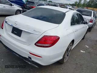 2017 Mercedes-Benz E 300 Luxury с VIN WDDZF4KB5HA280599, выставлен на аукционе IAAI как лот 42520875 с пробегом 41 026 миль миль и . История ставок и продаж доступна на DreamBid. Изображение 4.