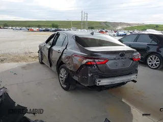 2023 Toyota Camry LE z VIN 4T1C11AK3PU719452, wystawiony jako IAAI lot #38236100 z przebiegiem 34 140 mil mil oraz . Historia ofert i sprzedaży dostępna na DreamBid. Obrazek 3.