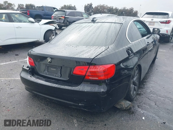 2011 BMW 3 Series 328i z VIN WBAKE5C50BE754680, wystawiony jako IAAI lot #41513376 z przebiegiem 120 624 mil mil oraz . Historia ofert i sprzedaży dostępna na DreamBid. Obrazek 4.