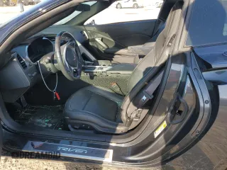 2017 Chevrolet Corvette 2LT z VIN 1G1YD2D79H5120543, wystawiony jako Copart lot #52300175 z przebiegiem 34 812 mil mil oraz Czysty tytuł • Clean title. Historia ofert i sprzedaży dostępna na DreamBid. Obrazek 7.